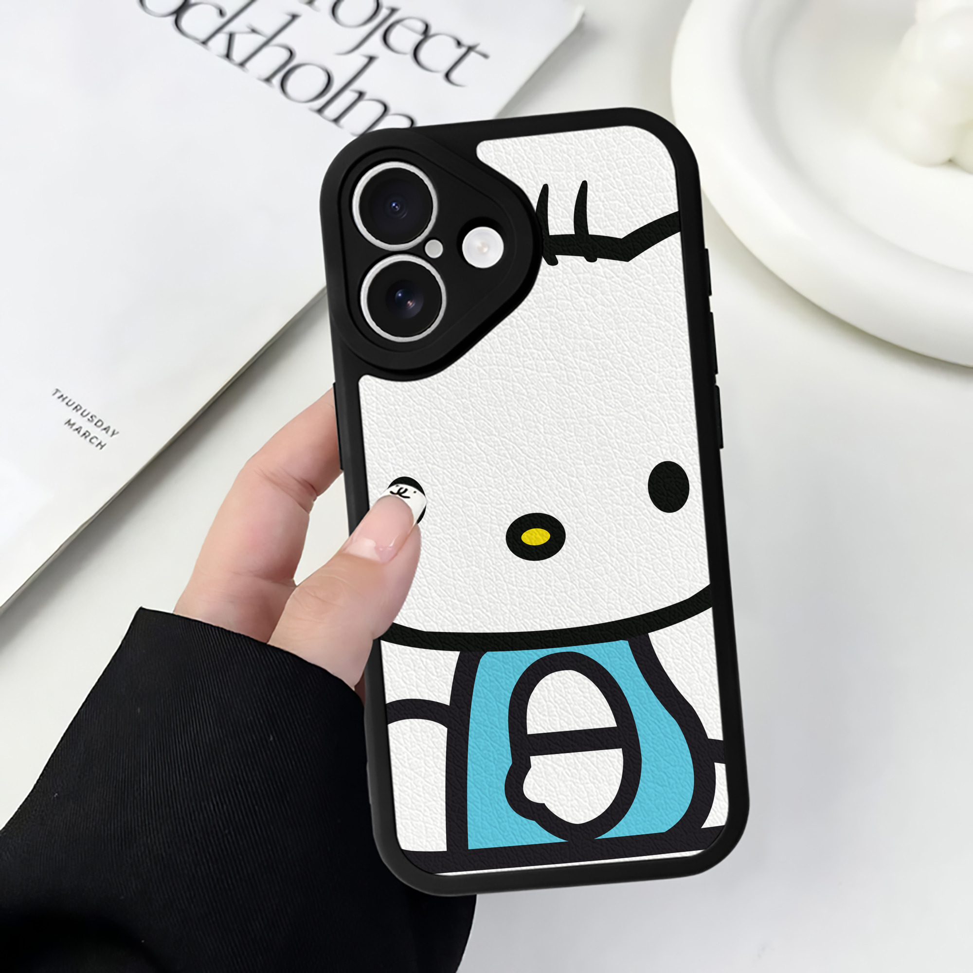 （画像用） Hello Kitty ハローキティ 【iPhone 16シリーズ対応】シリコンスマホケース（レザー調） 材質：シリコン